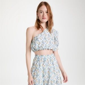 En saison set, both worn once, like new/excellent condition.